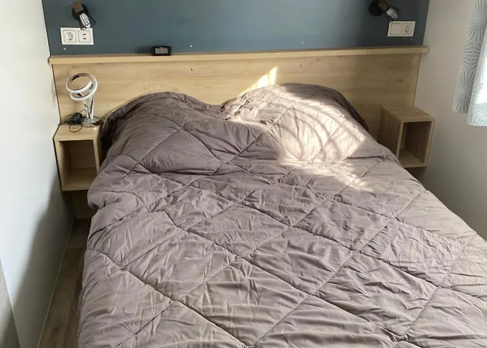 Envie D Un Break De Paysages Sauvages Et De Nature Ce Mobile Home Neuf Tout Confort Climatise Idealement Situe Au Bord De L Eau Dans Un Camping 4 Etoiles Vous Attend Pour Un Week End Quelques Jours Ou Des Vacances En Famille