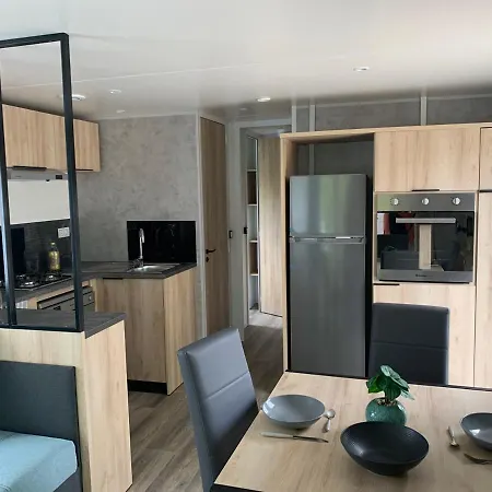 Envie d un break de paysages sauvages et de nature ce mobile home neuf tout confort climatise idealement situe au bord de l eau dans un camping 4 etoiles vous attend pour un week end quelques jours ou des vacances en famille Lège-Cap-Ferret Extérieur photo
