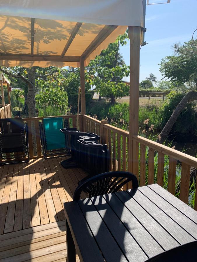 Envie D Un Break De Paysages Sauvages Et De Nature Ce Mobile Neuf Confort Climatise Idealement Situe Au Bord De L Eau Dans Un 4 Etoiles Vous Attend Pour Un Week End Quelques Jours Ou Des En Famille Lège-Cap-Ferret